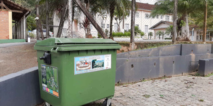 Corupá ganha 40 contentores para depositar resíduos sólidos domésticos