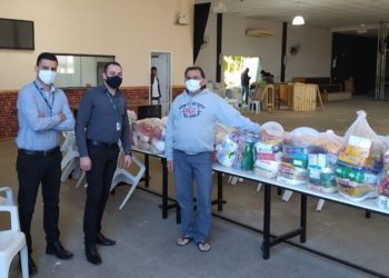 Sicoob MaxiCrédito arrecada 18 toneladas de alimentos não perecíveis na campanha do Dia de Cooperar