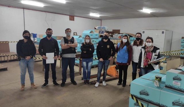 Vigilância Sanitária e Polícia Civil interditam empresa em Guaramirim