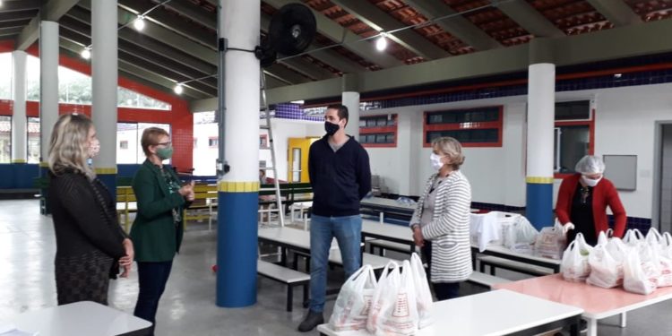 Educação de Guaramirim entrega kit merenda nesta terça e quarta-feira
