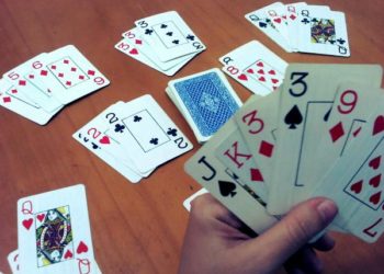 PM acaba com jogo de baralho em bar de Schroeder