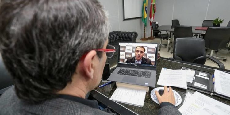 Governo de Santa Catarina decreta novas medidas de isolamento social por 14 dias