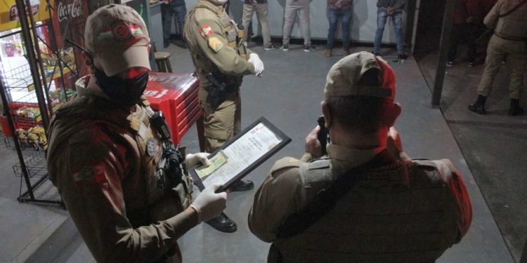 Operação para cumprimento de decreto em Jaraguá do Sul termina com dois estabelecimentos fechados