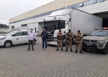 Governo de SC entrega 31 respiradores comprados junto à WEG para hospitais de Blumenau