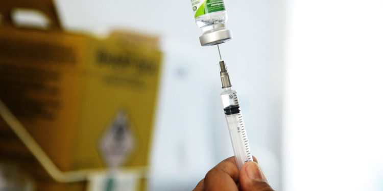 Vacina contra a gripe é disponibilizada para a população em Massaranduba