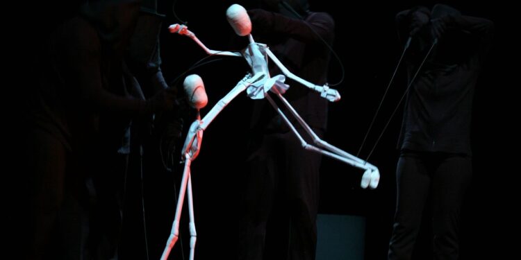 Essaé Produções e o Ministério do Turismo apresentam teatro de bonecos animados