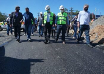 Governador faz vistoria em obra de duplicação do acesso ao Distrito Industrial de Joinville