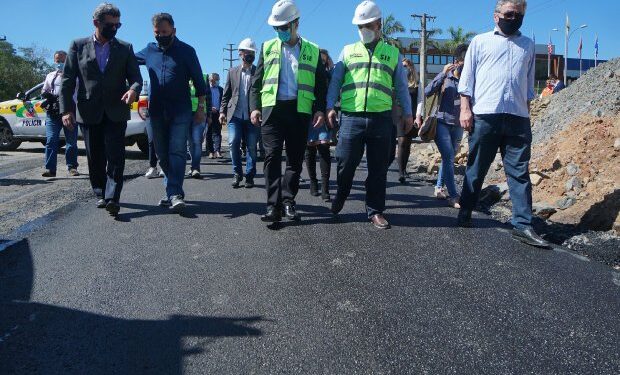 Governador faz vistoria em obra de duplicação do acesso ao Distrito Industrial de Joinville