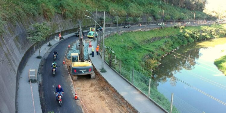 Seguem as obras de pavimentação na João Januário Ayroso, em Jaraguá do Sul