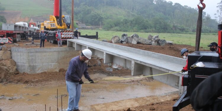 Nova ponte de concreto substitui estrutura de madeira em Jaraguá do Sul