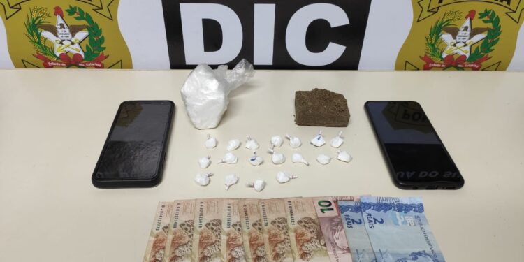 Casal é preso por tráfico de drogas em Massaranduba