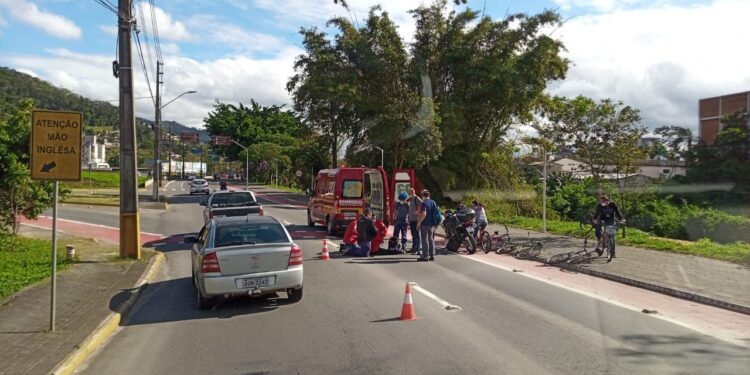 Mulher é fica ferida após acidente com bicicleta em Jaraguá do Sul