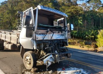 Acidente envolvendo dois caminhões deixa um ferido em Guaramirim