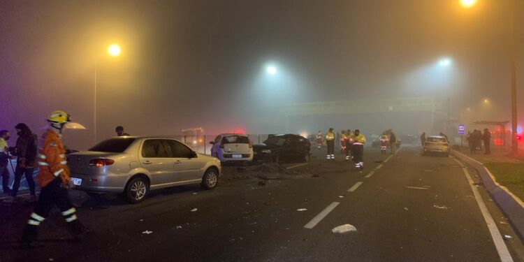 Acidente deixa 8 mortos e mais de 20 feridos na BR-277, em São José dos Pinhais