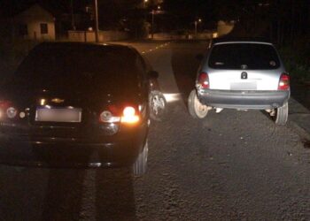 Após 15 cervejas, motorista bate em carro estacionado em Jaraguá do Sul