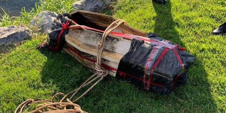 Caixão é encontrado boiando em rio em Jaraguá do Sul