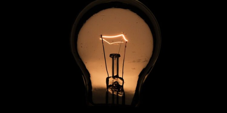 Energia elétrica de inadimplentes pode ser cortada a partir de hoje (03)