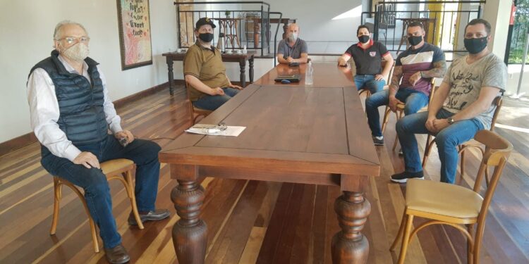 Deputado estadual se encontra com representantes do setor de eventos