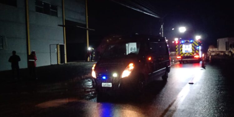 Incêndio atinge empresa de material reciclável em Guaramirim