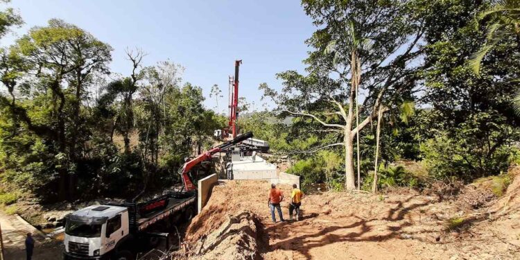 Kit transposição de nova ponte em Corupá é instalado