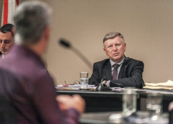 Lei que proíbe reajuste de tarifas é aprovada e aumenta pressão contra Celesc