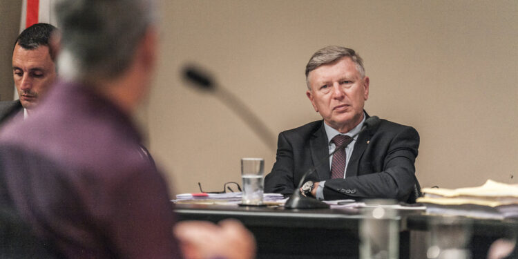 Lei que proíbe reajuste de tarifas é aprovada e aumenta pressão contra Celesc