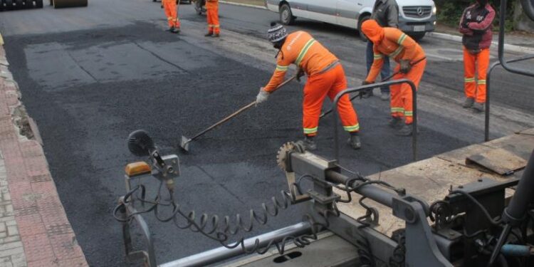 Mais de 50 ruas recebem pavimentação em Jaraguá do Sul