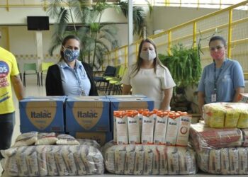 Rancho Bom Supermercados entrega doação de alimentos para a Apae de Guaramirim