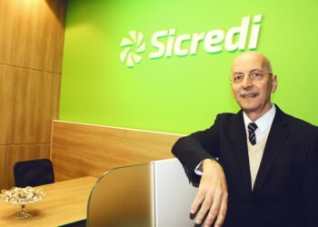 Sicredi doa mais de 64 toneladas de alimentos para famílias da região