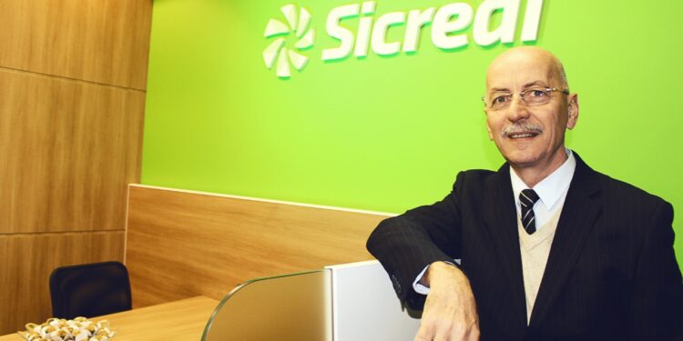 Sicredi doa mais de 64 toneladas de alimentos para famílias da região