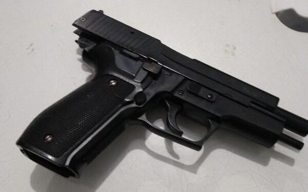 Homem é preso com simulacro de pistola e munições em Guaramirim