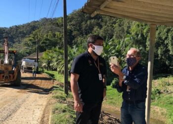 Vias passam por manutenção e alargamento na Vila Itoupava, em Blumenau