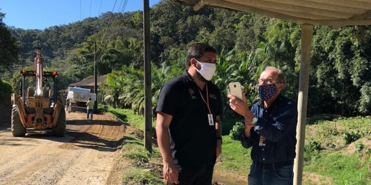 Vias passam por manutenção e alargamento na Vila Itoupava, em Blumenau
