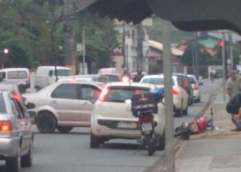 Motociclista fica ferido após acidente em Jaraguá do Sul