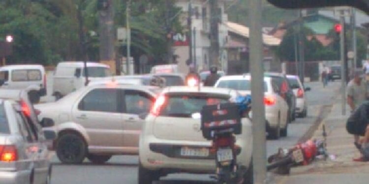 Motociclista fica ferido após acidente em Jaraguá do Sul