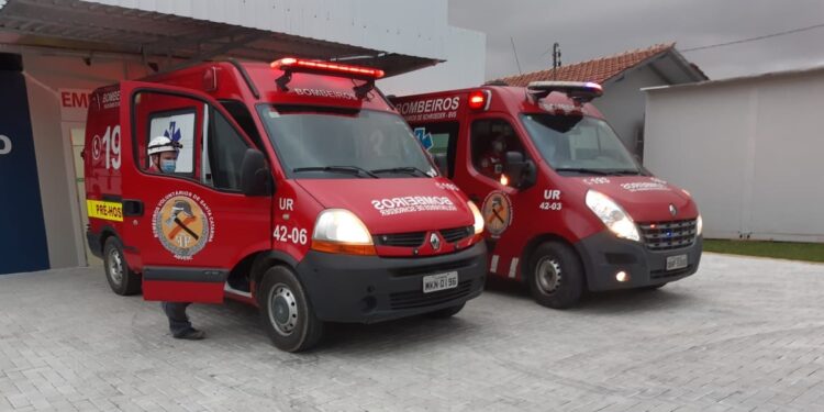 Duas mulheres são atendidas após caírem de moto em Schroeder