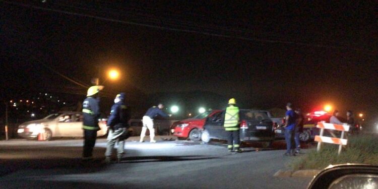 Dois carros se envolvem em acidente na BR-280, em Guaramirim