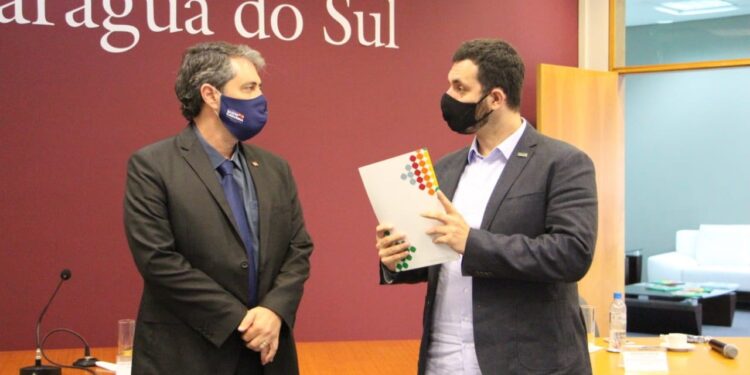 Em reunião, Secretário de Estado da Saúde ouve pedidos por reclassificação de Jaraguá do Sul no mapa do coronavírus