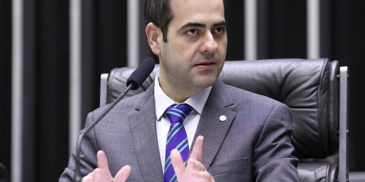 Deputado federal analisa aprovação da nova Lei do Gás