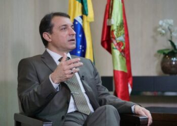 Governador de Santa Catarina aciona STF para que seja esclarecido rito de impeachment nos Estados