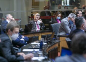 Saiba quais são os próximos passos do pedido de impeachment contra o governador