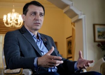 “O que tem de prevalecer é a justiça e a força do voto do cidadão”, afirma governador sobre processo de impeachment