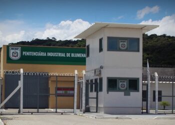 Preso é morto em cadeia e tem coração arrancado em Blumenau