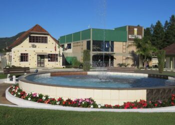 Schroeder conta com seis candidatos a prefeito