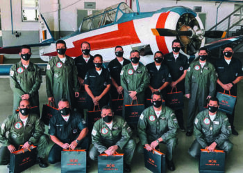 Empresa do Vale do Itapocu produz uniforme da Esquadrilha da Fumaça