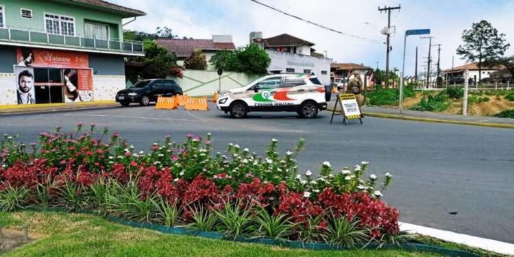 Rotatória alterada na José Theodoro Ribeiro, em Jaraguá do Sul