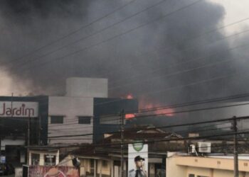 [Vídeo] Incêndio que atingiu empresa de Jaraguá do Sul é controlado