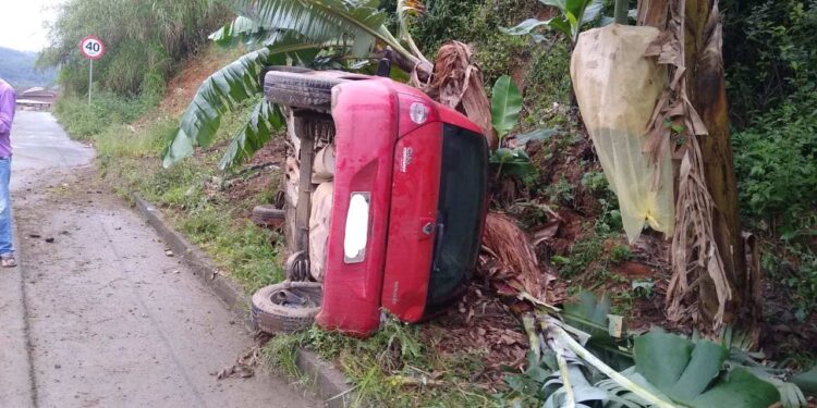 Capotamento é registrado em Schroeder