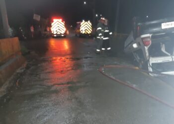 Homem fica ferido após capotamento em Schroeder