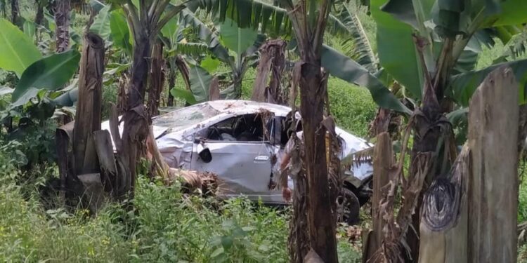 [Vídeo] Acidente é registrado em São João do Itaperiú
